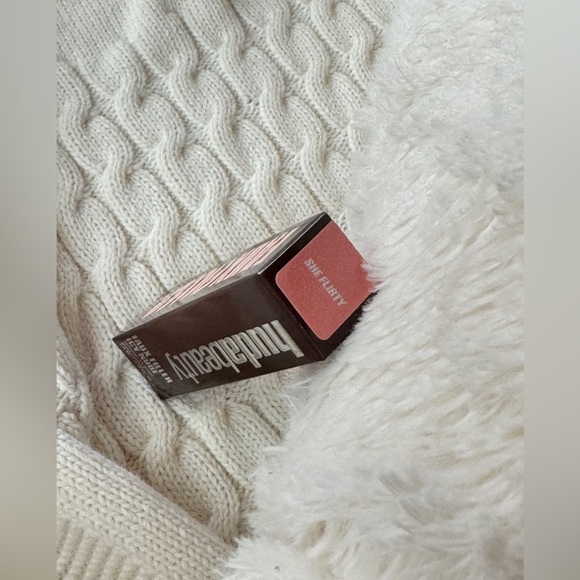 New HUDA BEAUTY Icy Nude FAUX FILLER Lip Gloss shade she flirty - Picture 2 of 2